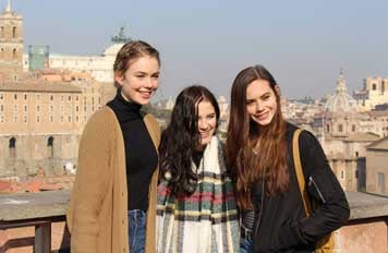 JSED_Student-Trip-Italy-Group-picture-in-Rome