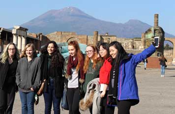 JSED_Student-Trip-Italy-Picture-in-Pompeii-min