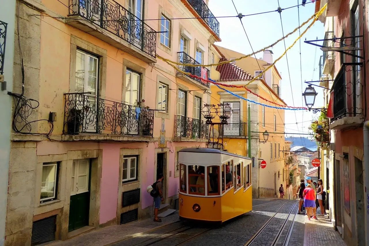 lisbon-2898787_1280