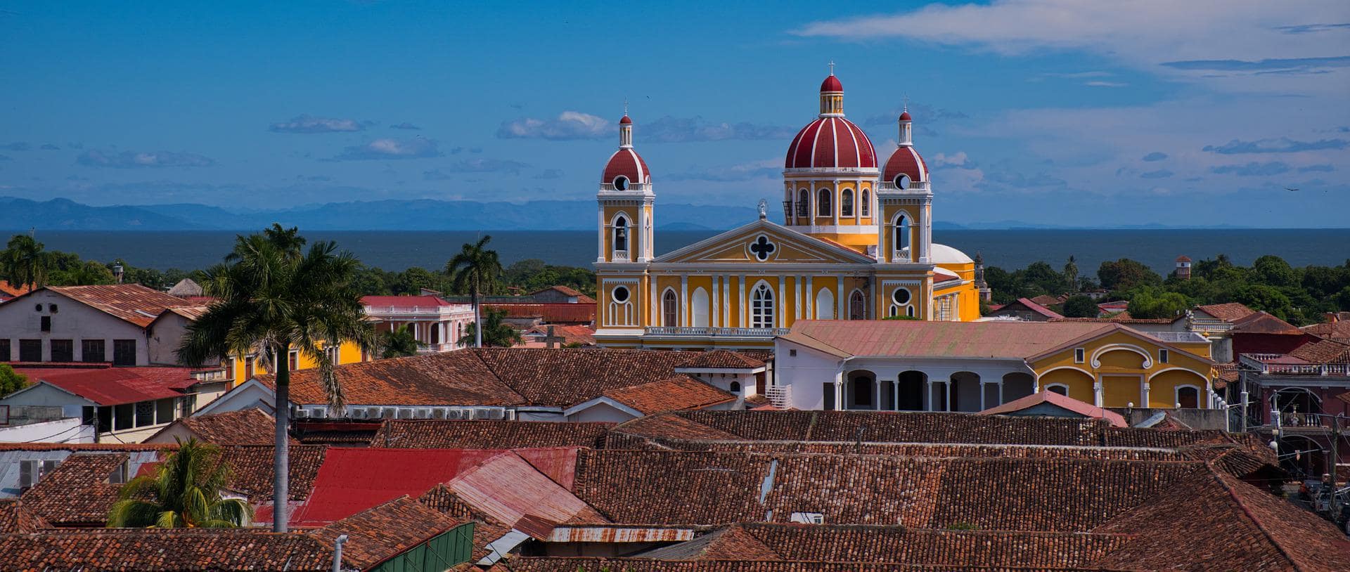 JSED_Central America Trips for Students_Cathedral_Stock compressed