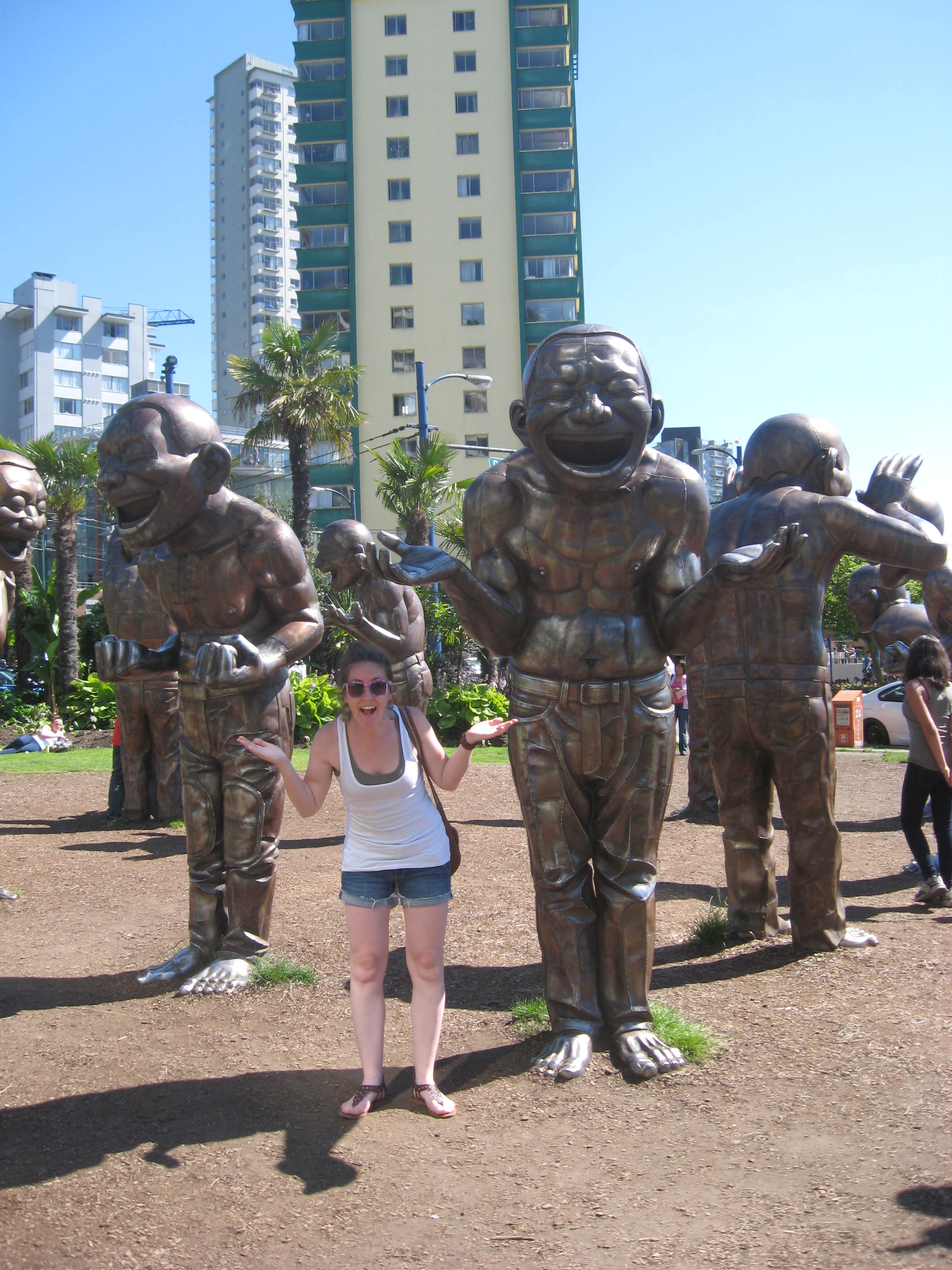On fait la pause avec les Amazing Laughter Statues à Vancouver